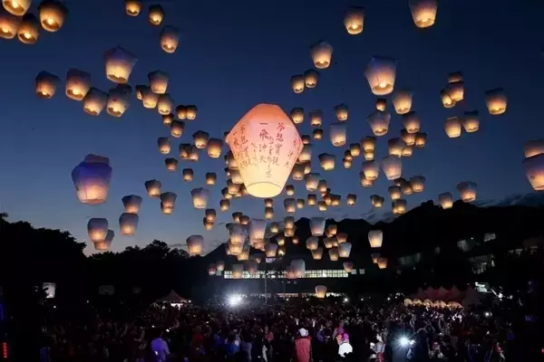 猴年元宵節(jié)，富軒門窗祝您心圓！夢圓！闔家團圓！