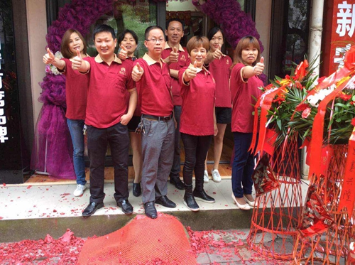 熱烈祝賀富軒門窗鷹潭專賣店迎開(kāi)門紅，簽單絡(luò)繹不絕！