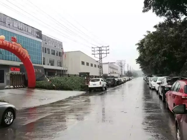 共同見(jiàn)證富軒門(mén)窗“互聯(lián)網(wǎng)+示范基地”授牌儀式