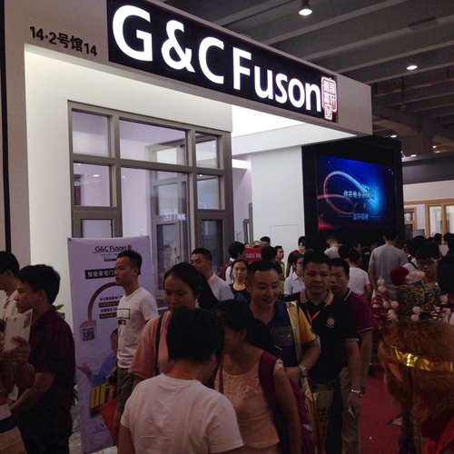 富軒門窗建博會現場新品首發(fā)，吸引萬人圍觀