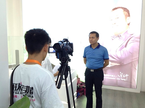 富軒門窗建博會現場新品首發(fā)，吸引萬人圍觀