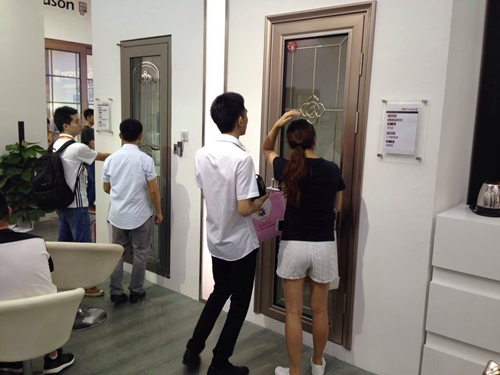 富軒門窗建博會現場新品首發(fā)，吸引萬人圍觀