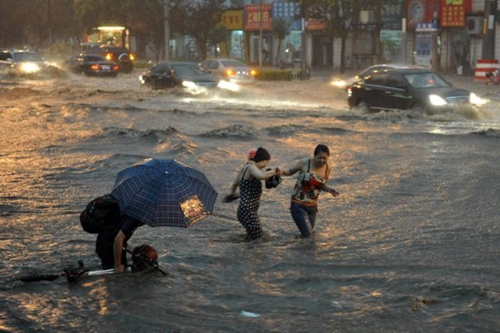 臺(tái)風(fēng)過后暴雨肆虐，智能門窗為生活添一份舒心